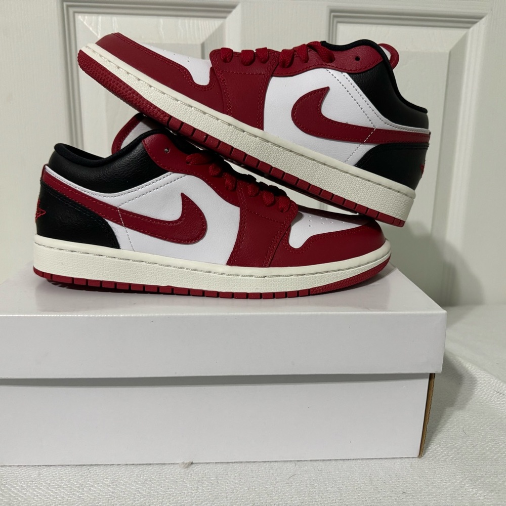 Size 7 - Jordan 1 Low Gym Red